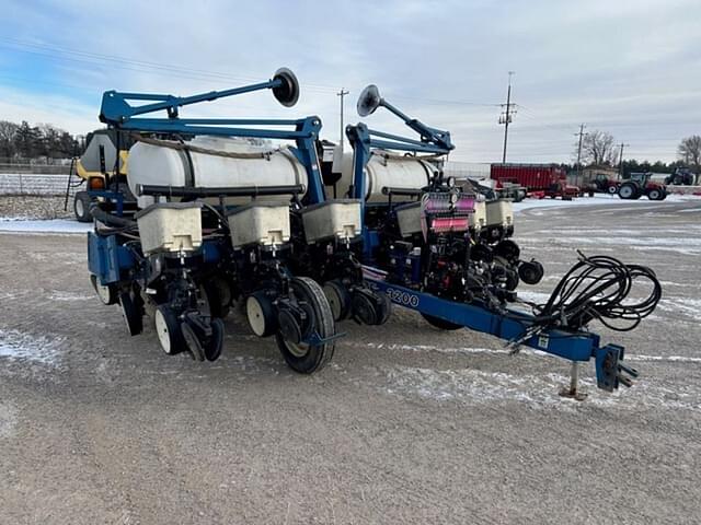 Image of Kinze 3200 equipment image 2