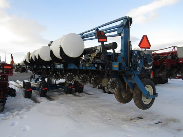 Image of Kinze 3600 equipment image 4