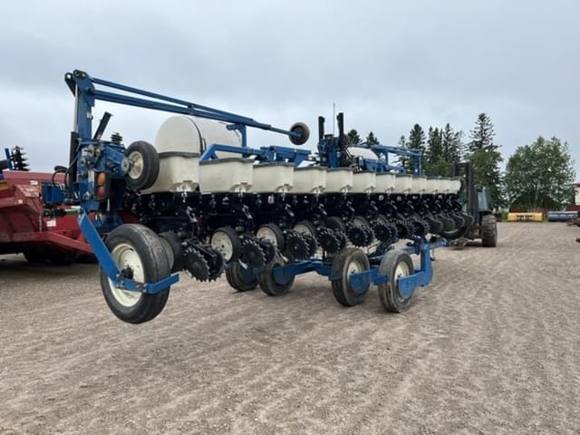 Image of Kinze 3600 equipment image 2