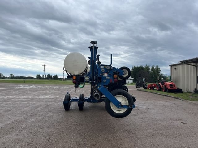 Image of Kinze 3600 equipment image 3