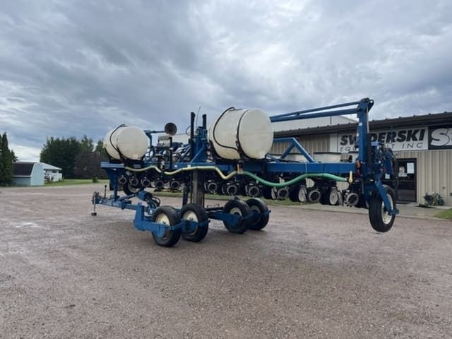 Image of Kinze 3600 equipment image 2