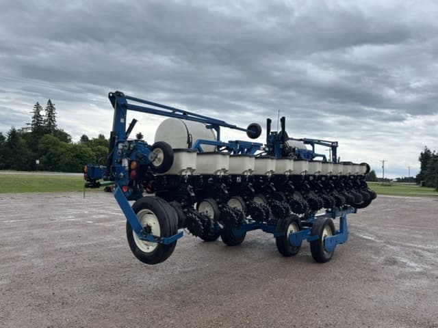 Image of Kinze 3600 equipment image 4