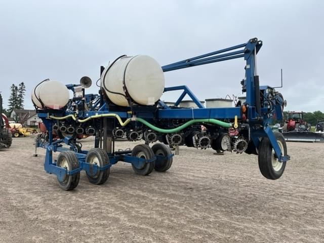 Image of Kinze 3600 equipment image 3