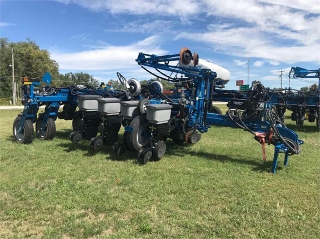 Kinze 4900 Equipment Image0