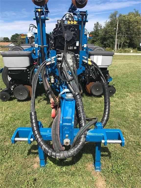 Image of Kinze 4900 equipment image 2