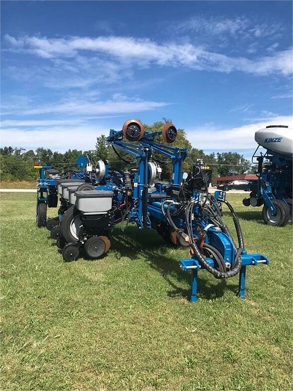 Image of Kinze 4900 equipment image 3