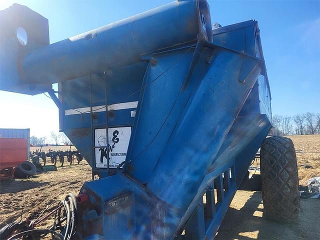 Image of Kinze 600 equipment image 2