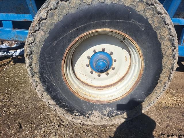Image of Kinze 600 equipment image 4