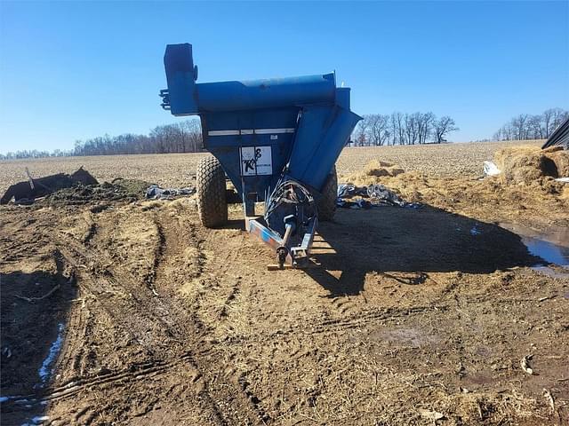 Image of Kinze 600 equipment image 1