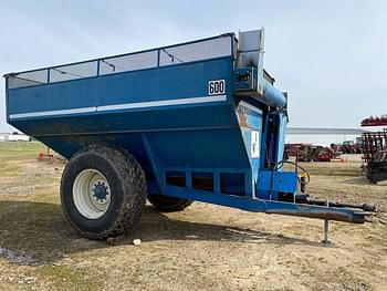 Kinze 600 Equipment Image0