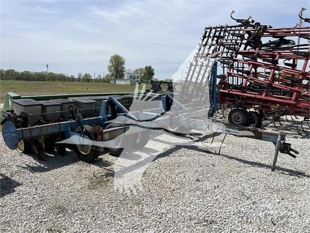 Image of Kinze 82D equipment image 1