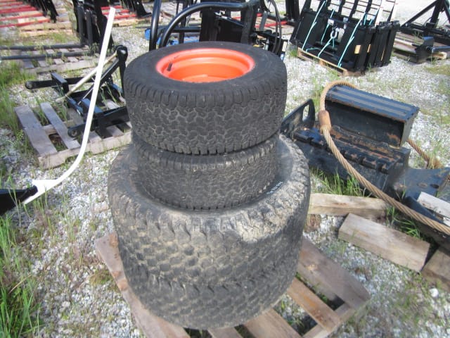 Kubota B7500 Equipment Image0