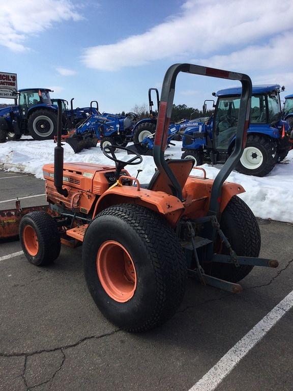 Image of Kubota B8200 equipment image 2