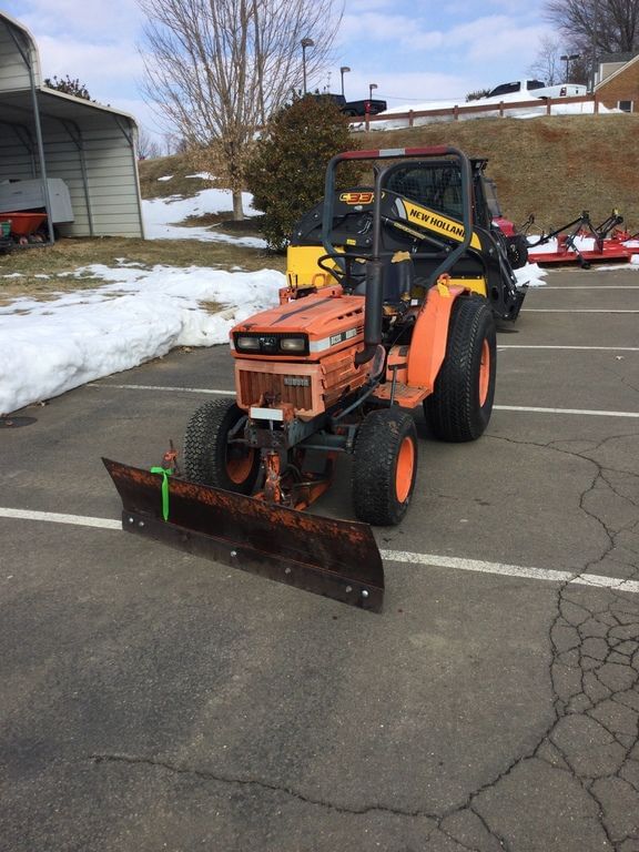 Kubota B8200 Equipment Image0