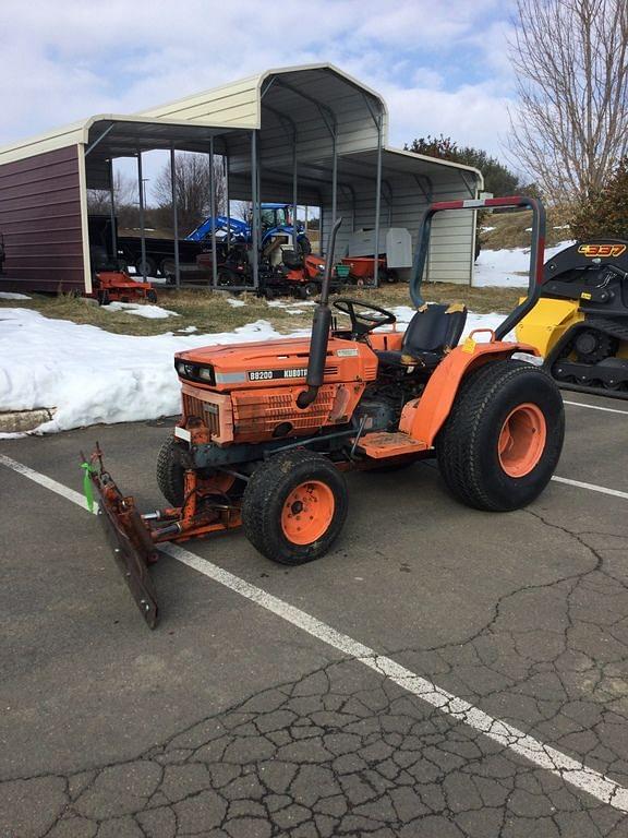 Image of Kubota B8200 equipment image 1