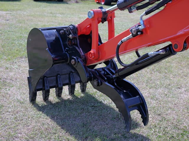 Image of Kubota KX030-4 equipment image 4