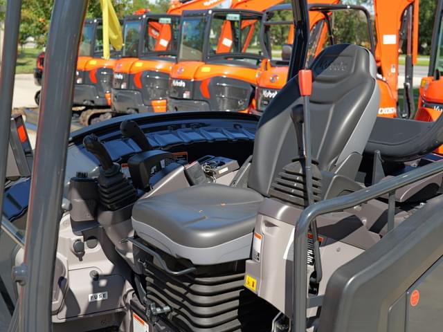 Image of Kubota KX057-5 equipment image 4