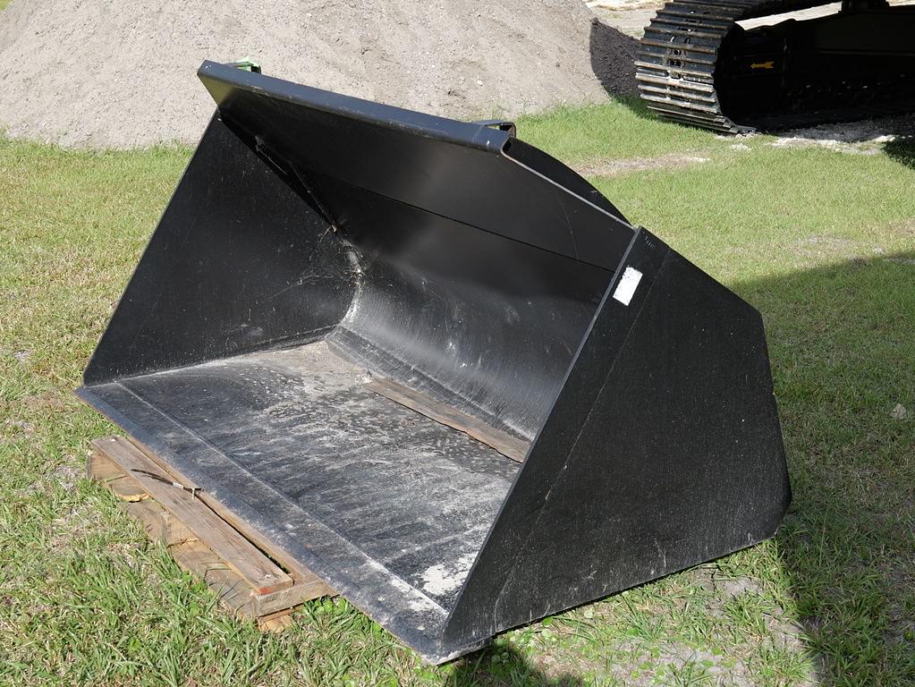 Image of Kubota Bucket Image 0