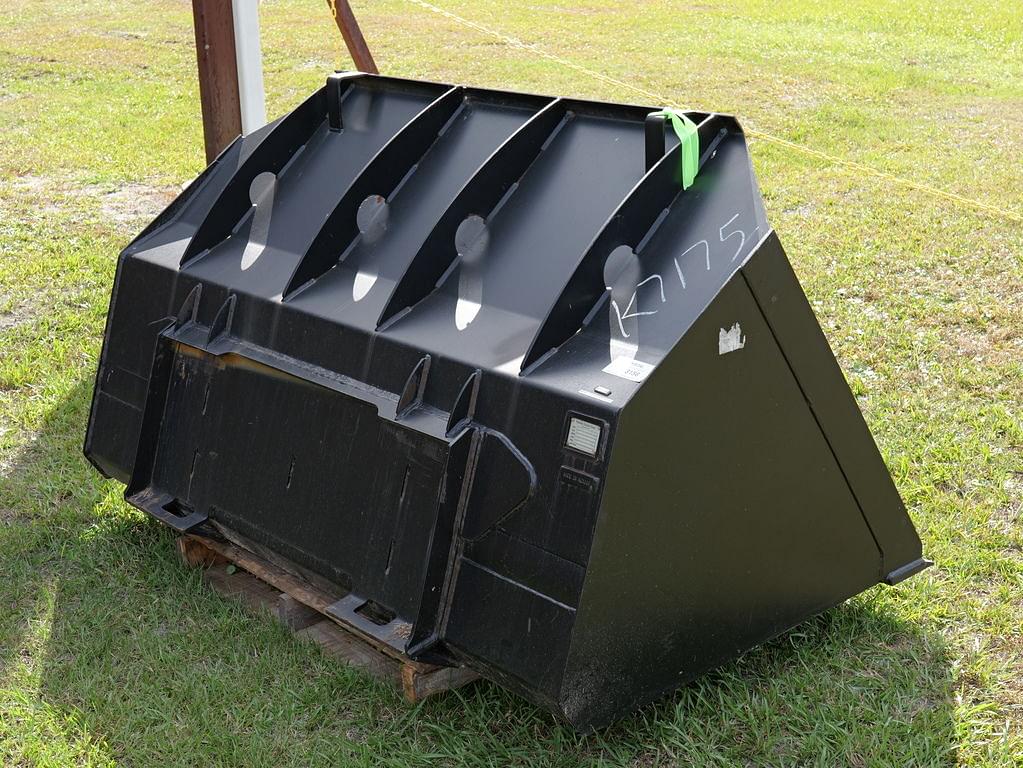 Image of Kubota Bucket Image 1