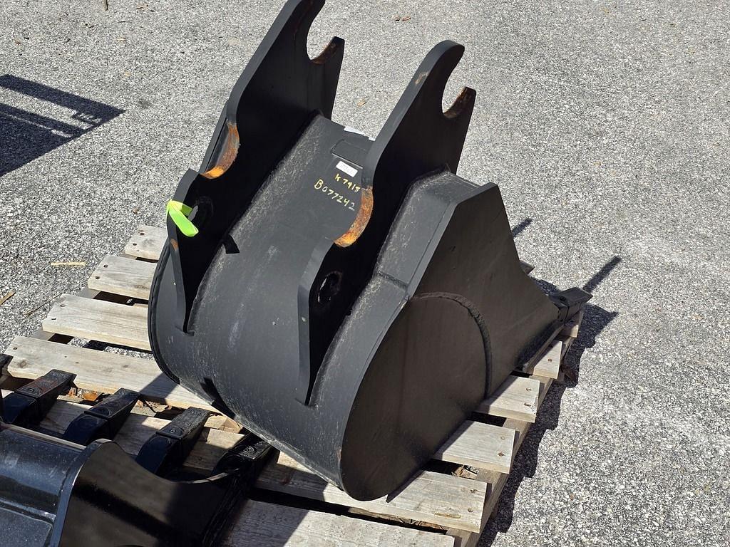 Image of Kubota Bucket Image 1