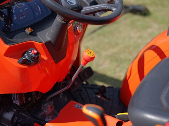 Image of Kubota L2502 equipment image 4