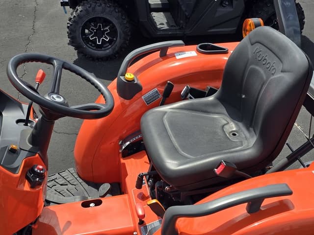 Image of Kubota L2502HST equipment image 4