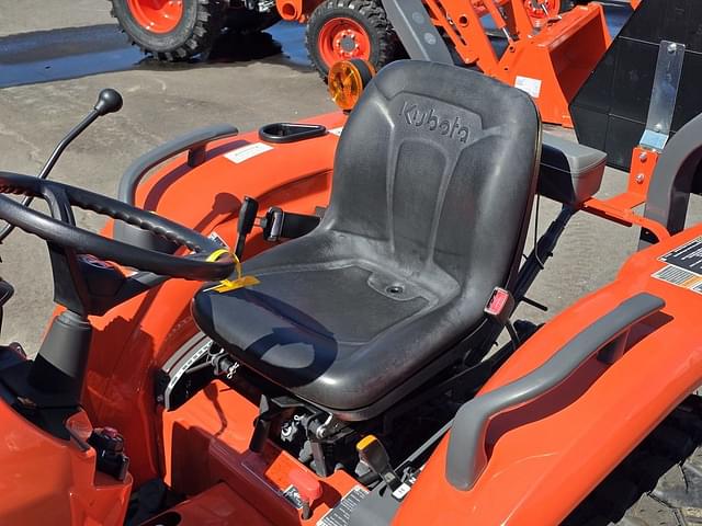 Image of Kubota L2502HST equipment image 4