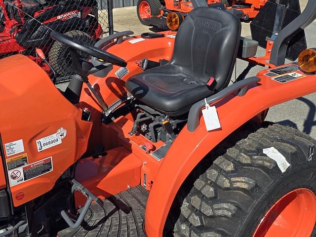 Image of Kubota L2502HST equipment image 4