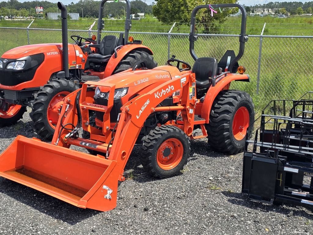Main image Kubota L3302DT