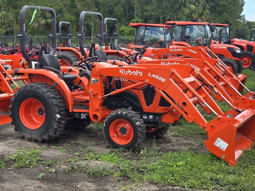 2023 Kubota L3302 Equipment Image0