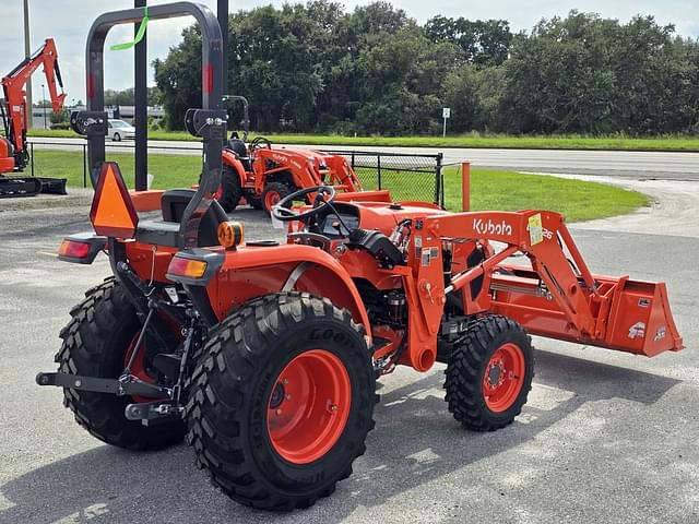 Image of Kubota L3302HST equipment image 2