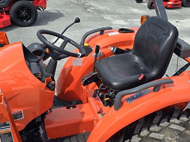 Image of Kubota L3302HST equipment image 4