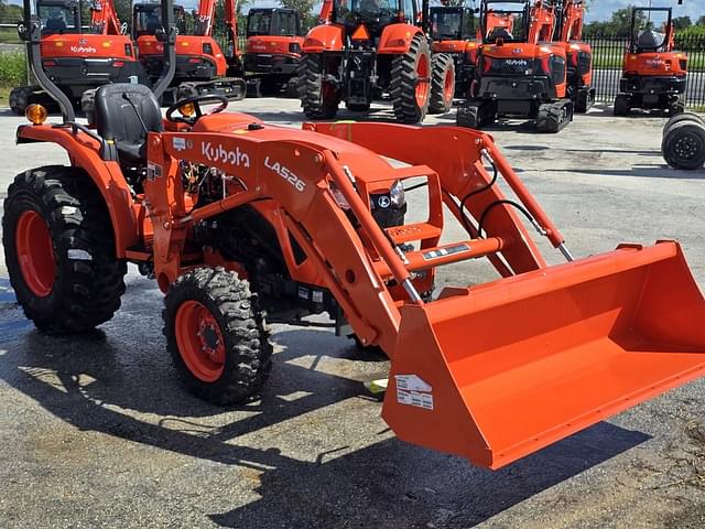 Image of Kubota L3302HST equipment image 1