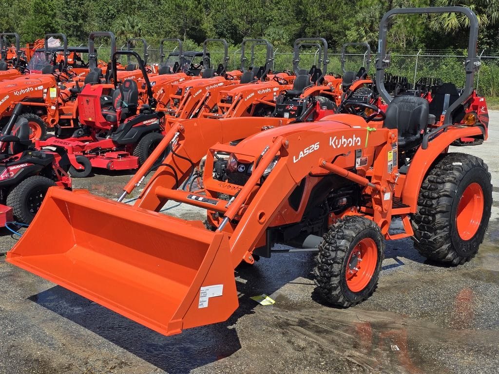 2023 Kubota L3302HST Equipment Image0