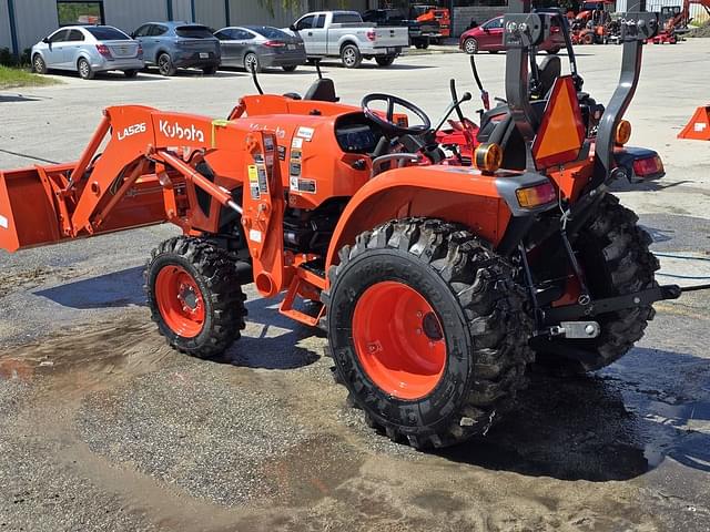 Image of Kubota L3302HST equipment image 3