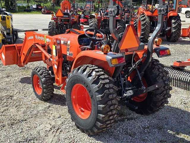 Image of Kubota L3302HST equipment image 3