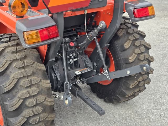 Image of Kubota L3902 equipment image 3