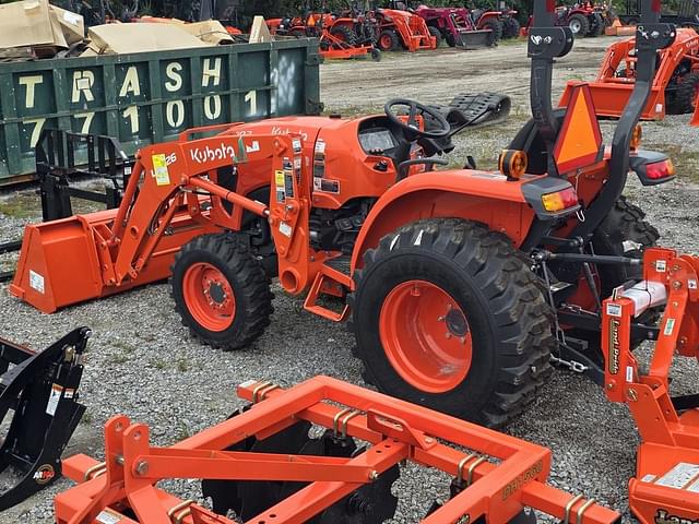 Image of Kubota L3902HST equipment image 3