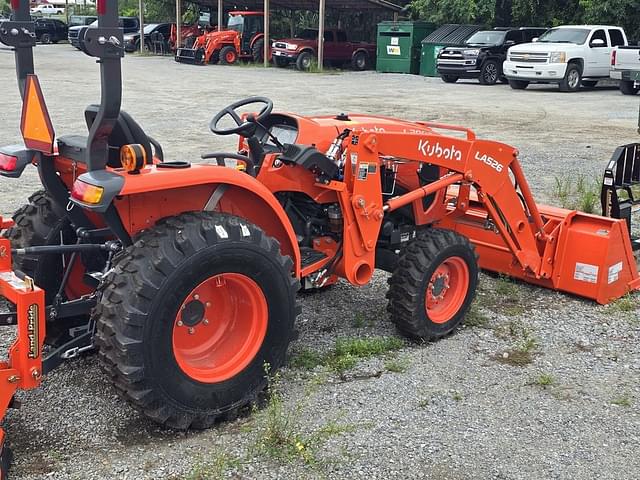 Image of Kubota L3902HST equipment image 2