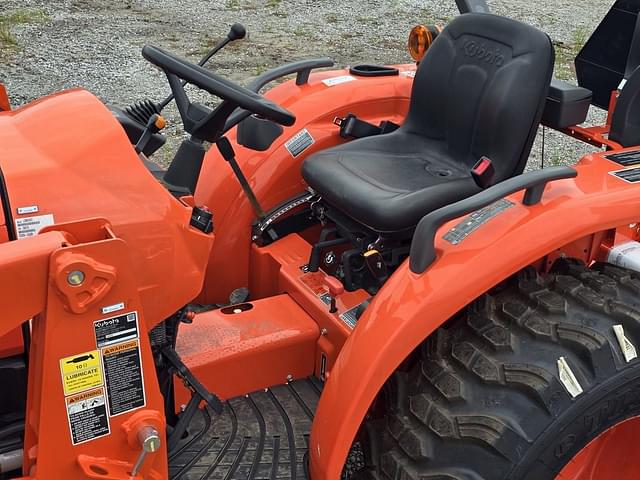 Image of Kubota L3902HST equipment image 4