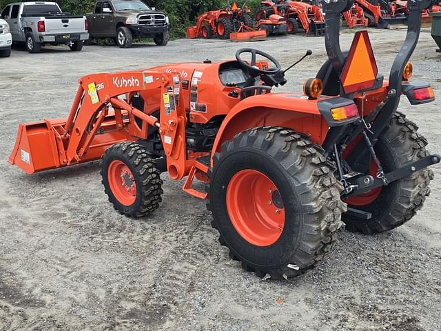 Image of Kubota L3902HST equipment image 3