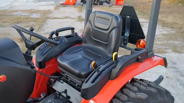 Image of Kubota LX2620 equipment image 4