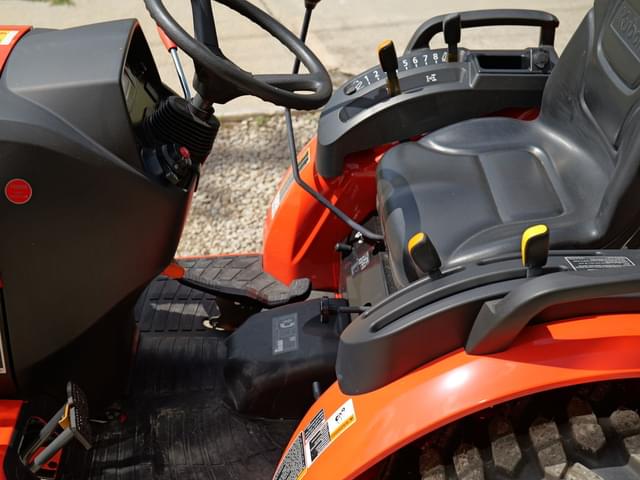 Image of Kubota LX2620 equipment image 3