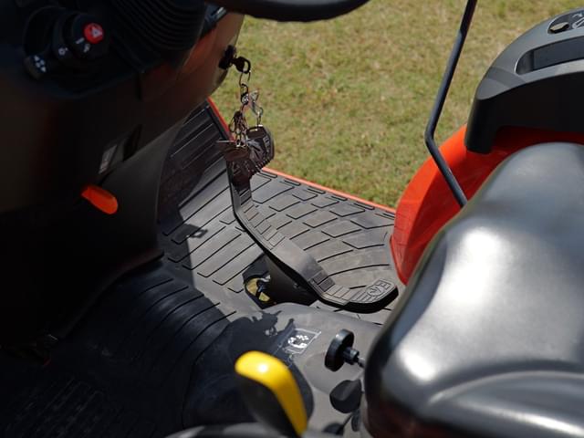 Image of Kubota LX2620 equipment image 4