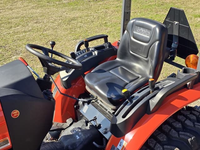 Image of Kubota LX2620 equipment image 2