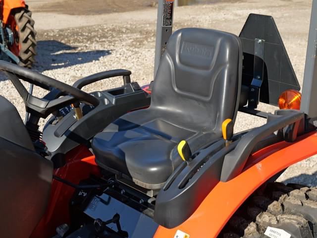Image of Kubota LX2620 equipment image 4