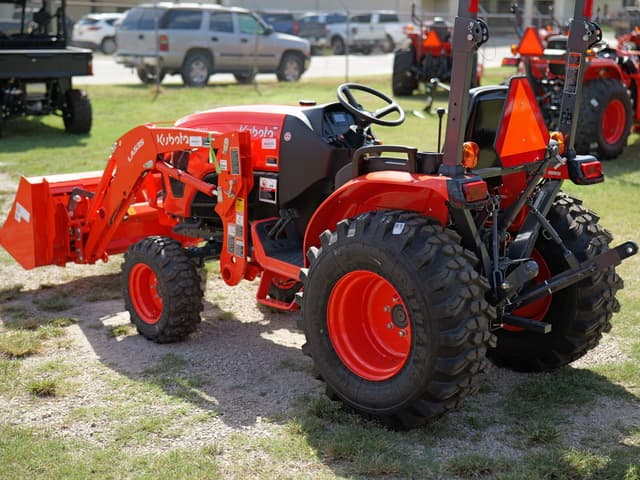 Image of Kubota LX2620 equipment image 2