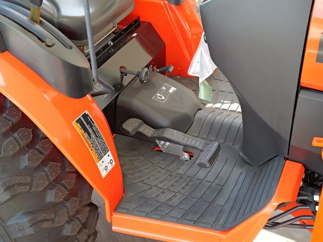 Image of Kubota LX2620 equipment image 4
