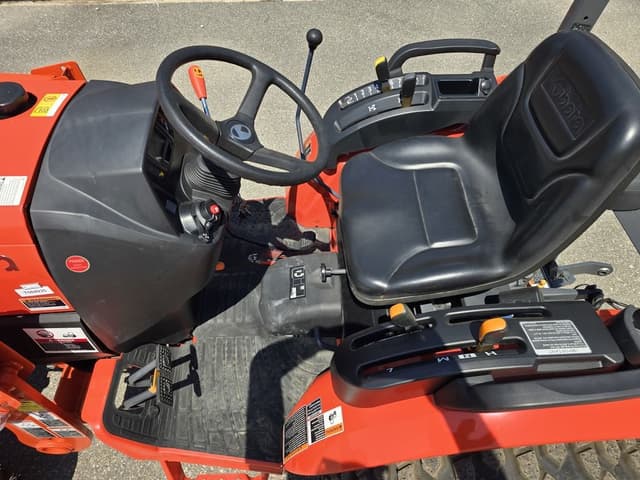 Image of Kubota LX2620 equipment image 4