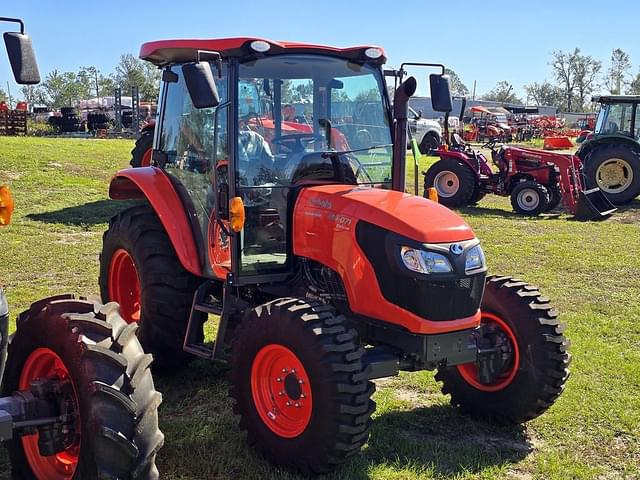 Image of Kubota M4D-071 equipment image 1